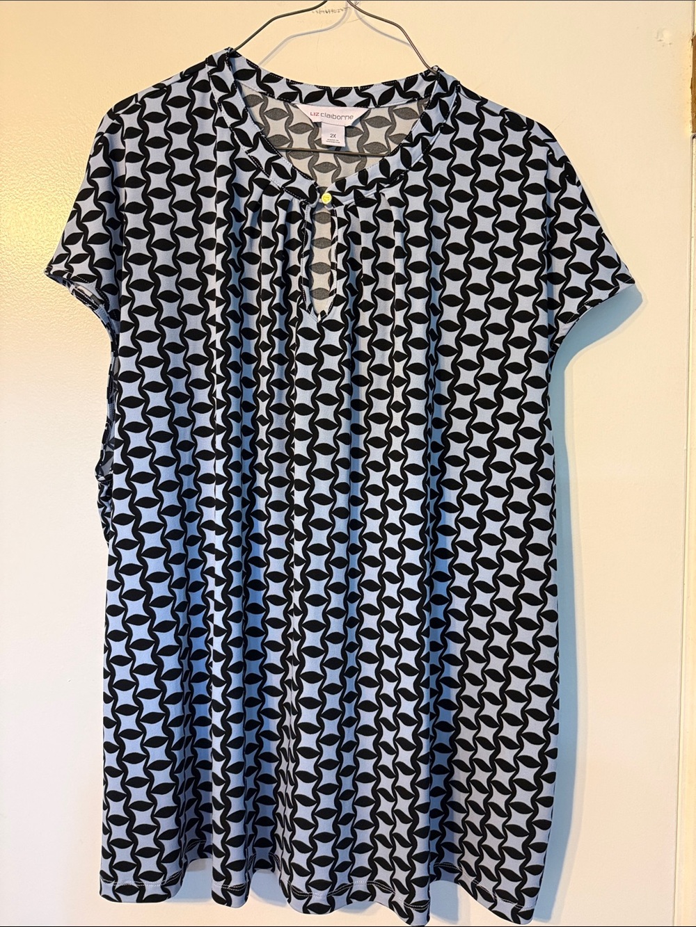 Plus size Liz Claiborne Black and White Geometric blouse